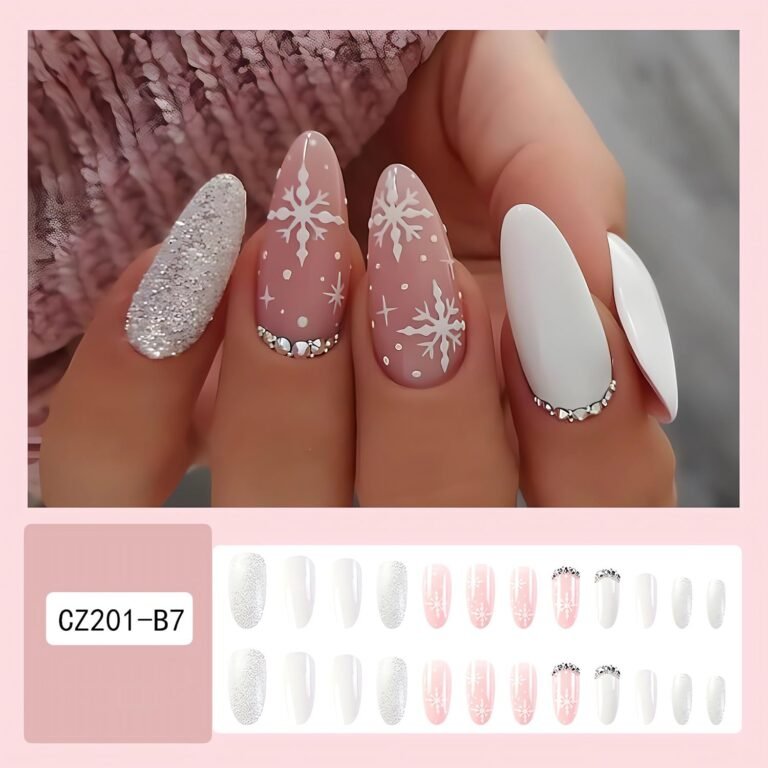 Winter Sparkly Nails: A Must-Try Trend This Holiday Season